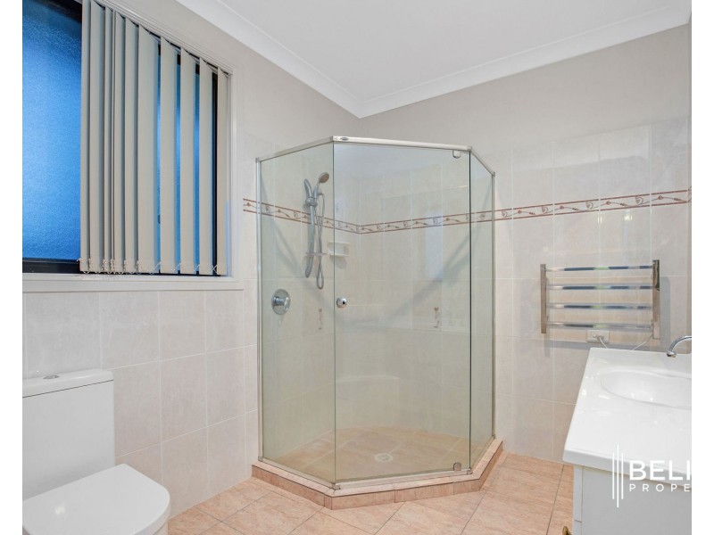 8 Heron Place, Jacobs Well QLD 4208