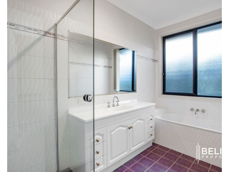 8 Heron Place, Jacobs Well QLD 4208