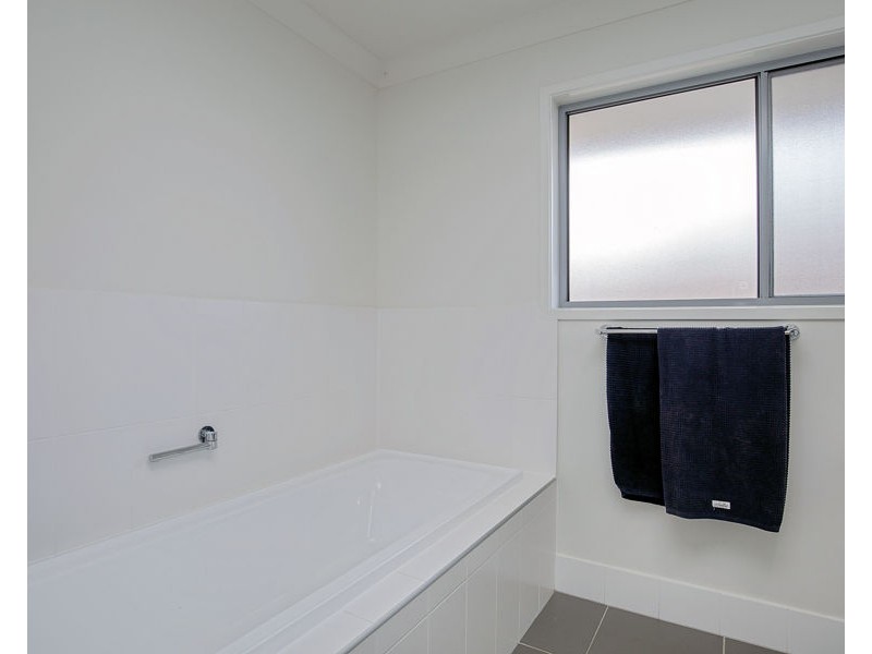 26 Bayside Avenue, Jacobs Well QLD 4208