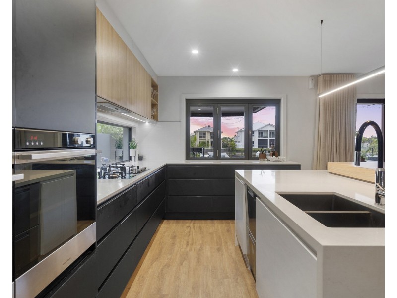 40 Poinciana Place, Jacobs Well QLD 4208