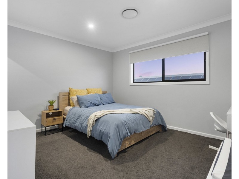 40 Poinciana Place, Jacobs Well QLD 4208
