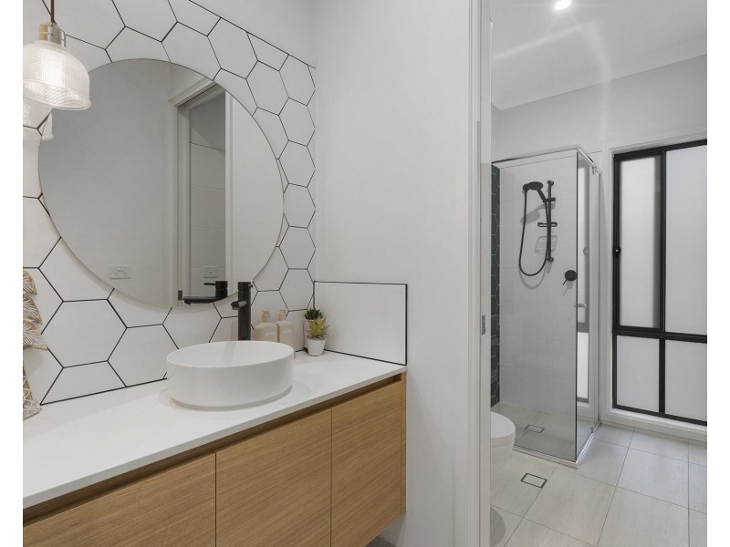 40 Poinciana Place, Jacobs Well QLD 4208