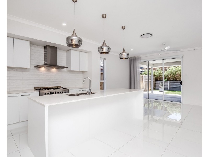 147 Gainsborough Drive, Pimpama QLD 4209