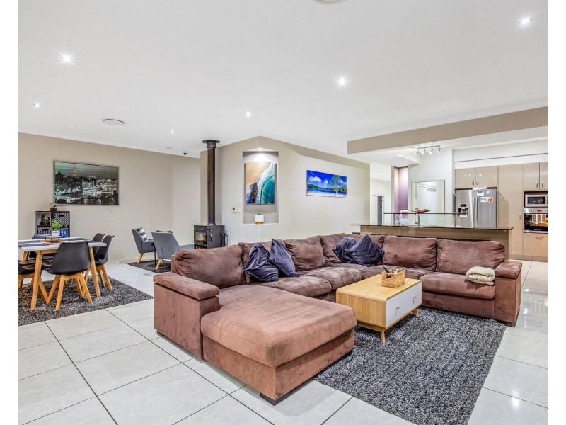 7 Windward Place, Jacobs Well QLD 4208