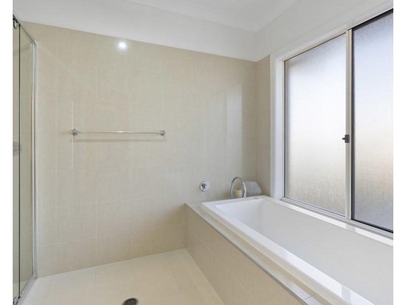 10 Windward Place, Jacobs Well QLD 4208