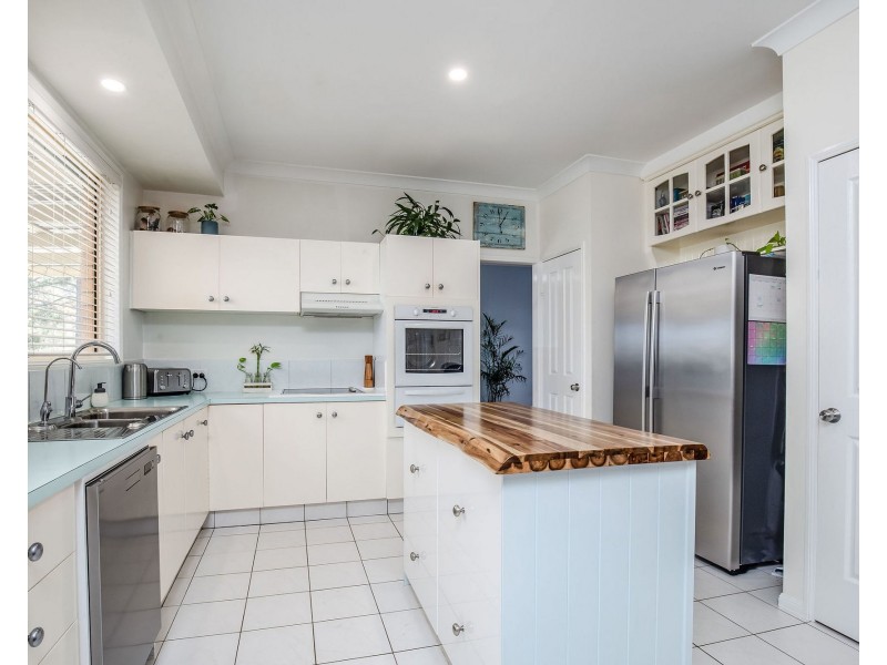 1 Banka Avenue, Jacobs Well QLD 4208