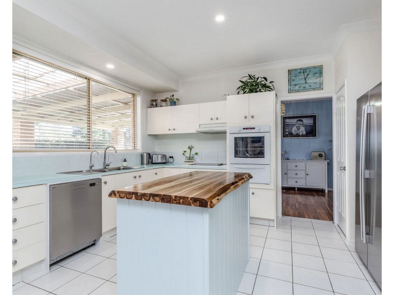 1 Banka Avenue, Jacobs Well QLD 4208