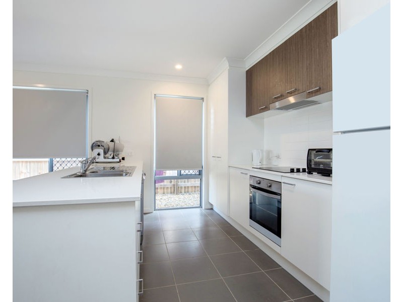 6 Blue Bay Street, Jacobs Well QLD 4208