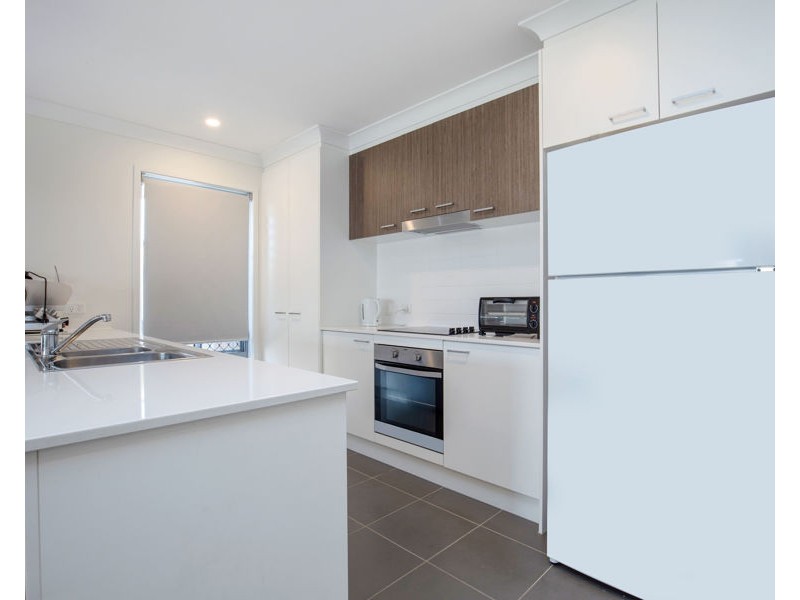 6 Blue Bay Street, Jacobs Well QLD 4208