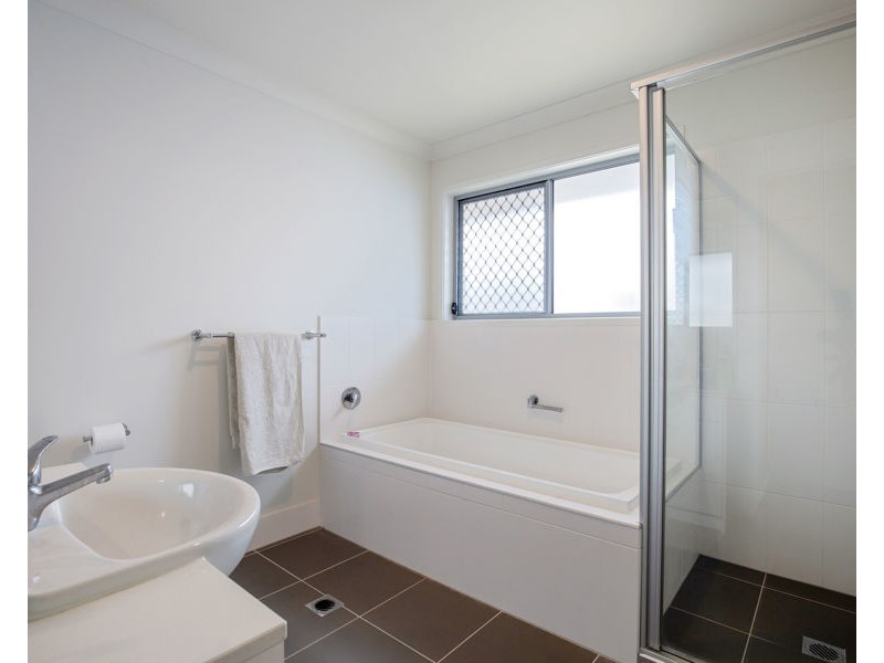 6 Blue Bay Street, Jacobs Well QLD 4208