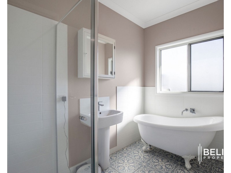 29 Pelican Parade, Jacobs Well QLD 4208