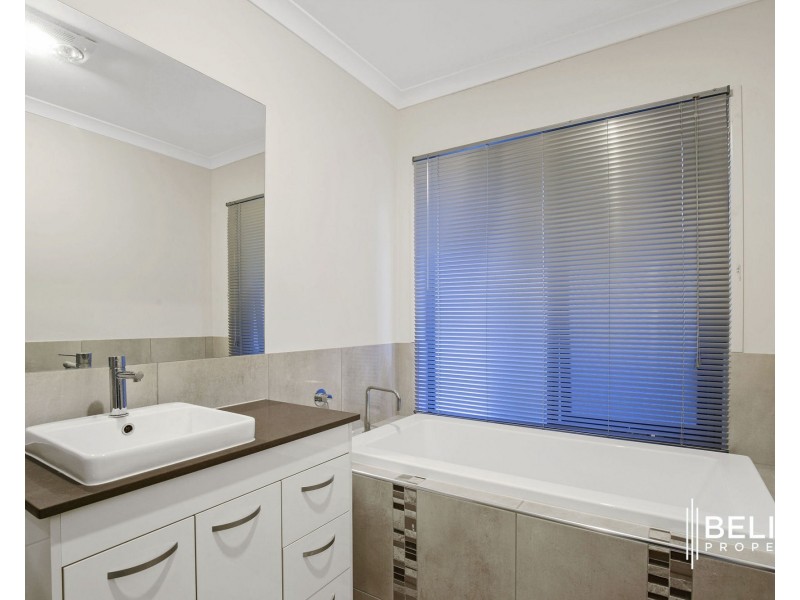 4 Ludlow Crescent, Ormeau Hills QLD 4208