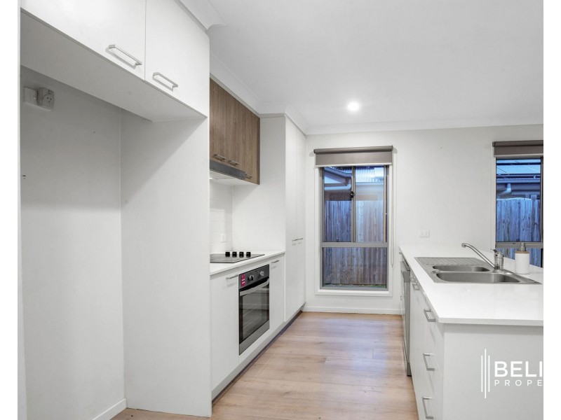 3 Helmore Road, Jacobs Well QLD 4208