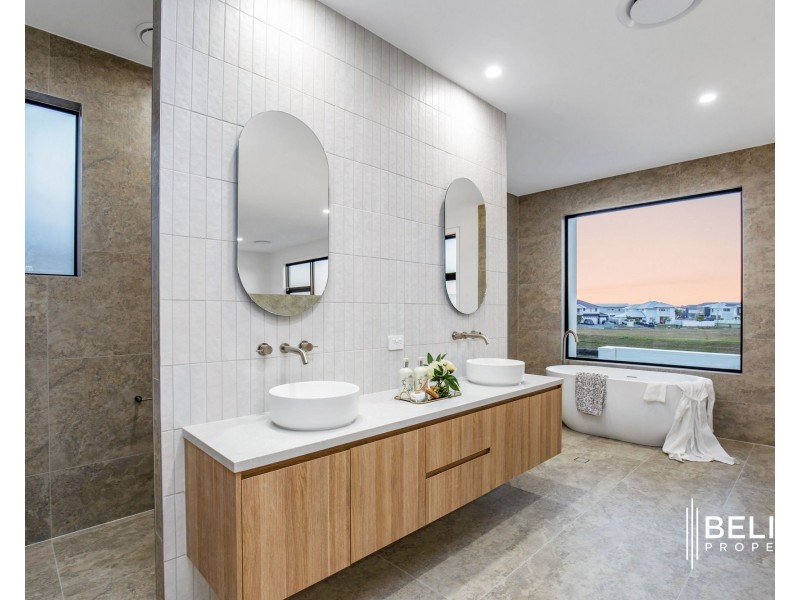 105 Paradise Parade, Jacobs Well QLD 4208