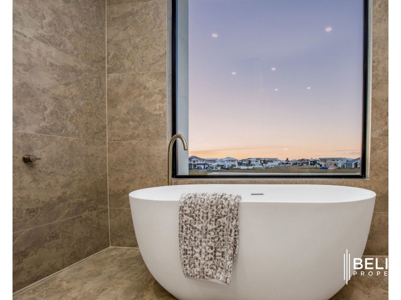 105 Paradise Parade, Jacobs Well QLD 4208