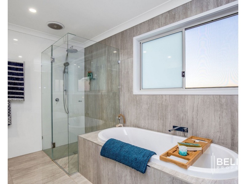 36 Paradise Parade, Jacobs Well QLD 4208