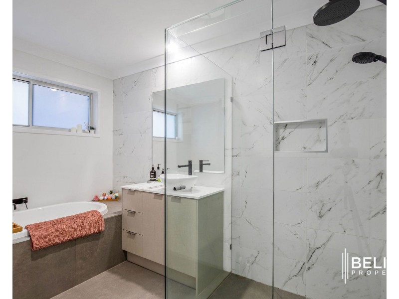 36 Paradise Parade, Jacobs Well QLD 4208