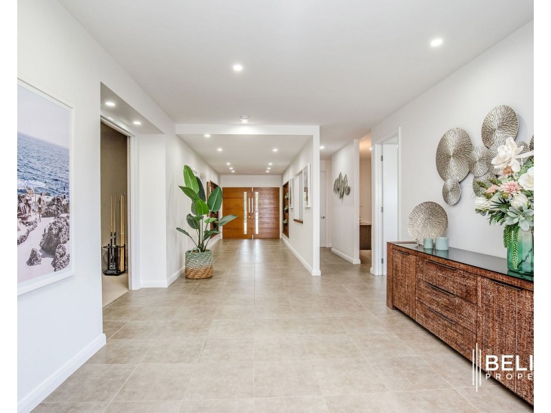 1 Windward Place, Jacobs Well QLD 4208