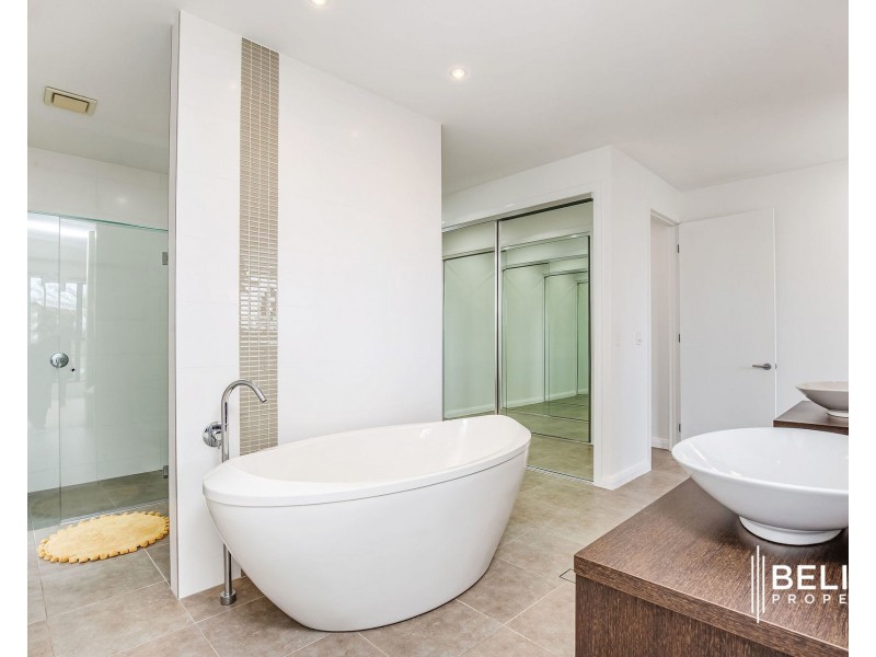 1 Windward Place, Jacobs Well QLD 4208