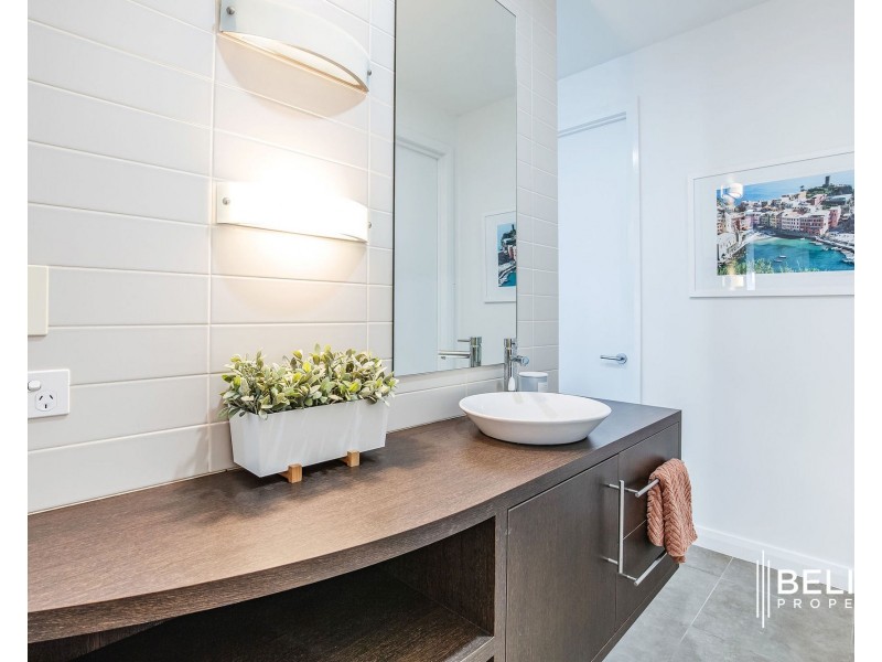 1 Windward Place, Jacobs Well QLD 4208