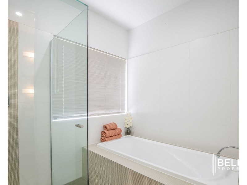 1 Windward Place, Jacobs Well QLD 4208