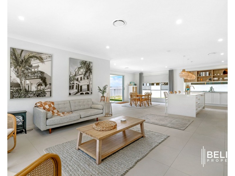 142 Paradise Parade, Jacobs Well QLD 4208