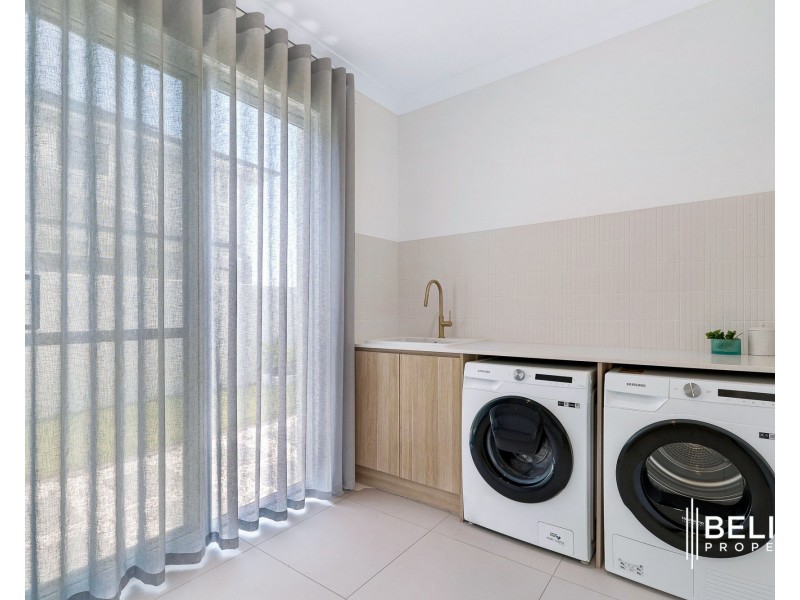 142 Paradise Parade, Jacobs Well QLD 4208