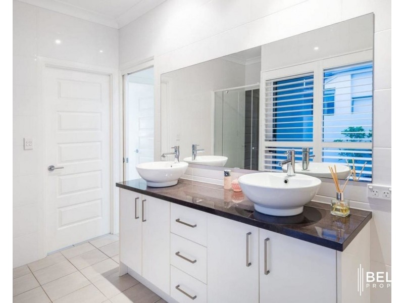 11 Windward Place, Jacobs Well QLD 4208