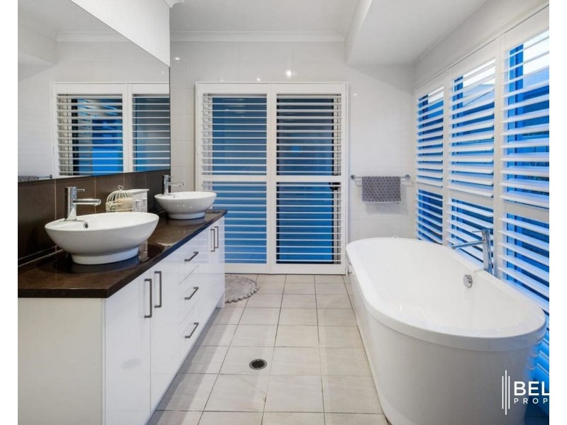 11 Windward Place, Jacobs Well QLD 4208