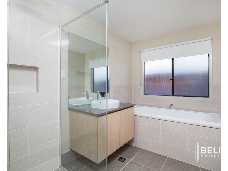 40 Hamilton Drive, Jacobs Well QLD 4208