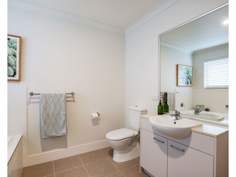 43 Helmore Road, Jacobs Well QLD 4208