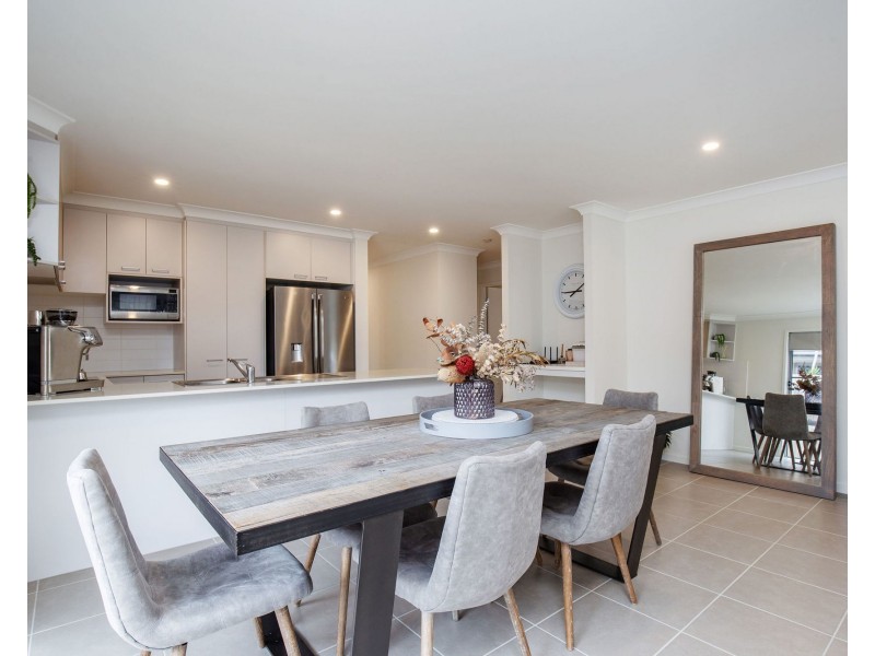 43 Helmore Road, Jacobs Well QLD 4208