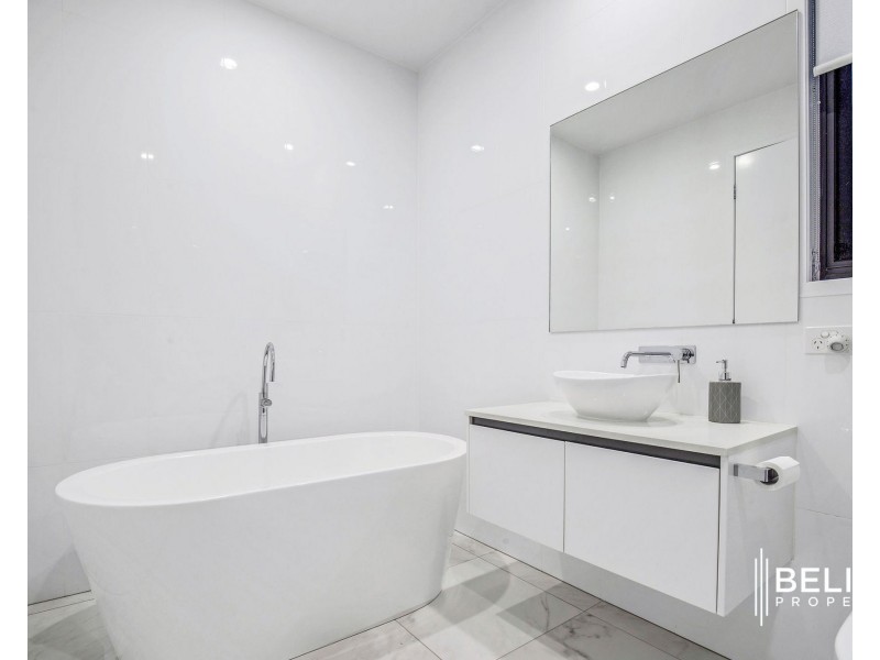 12 Paradise Parade, Jacobs Well QLD 4208
