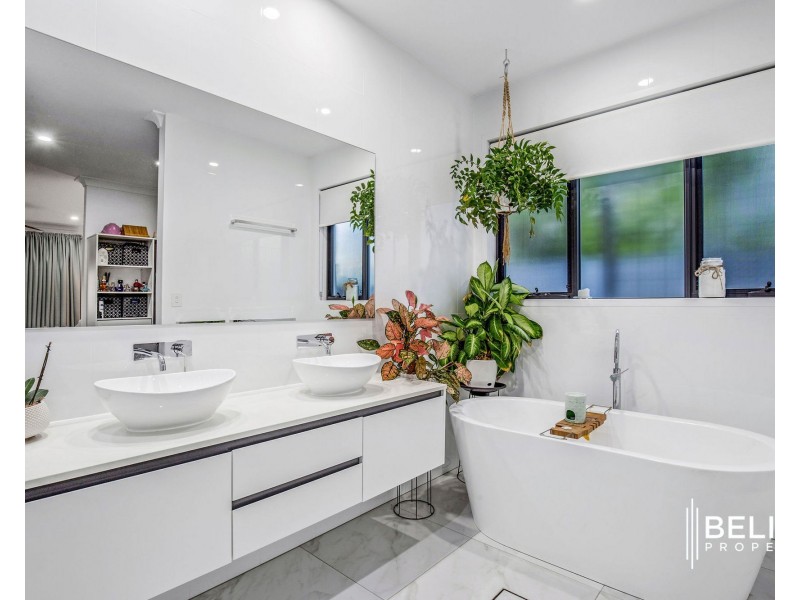 12 Paradise Parade, Jacobs Well QLD 4208