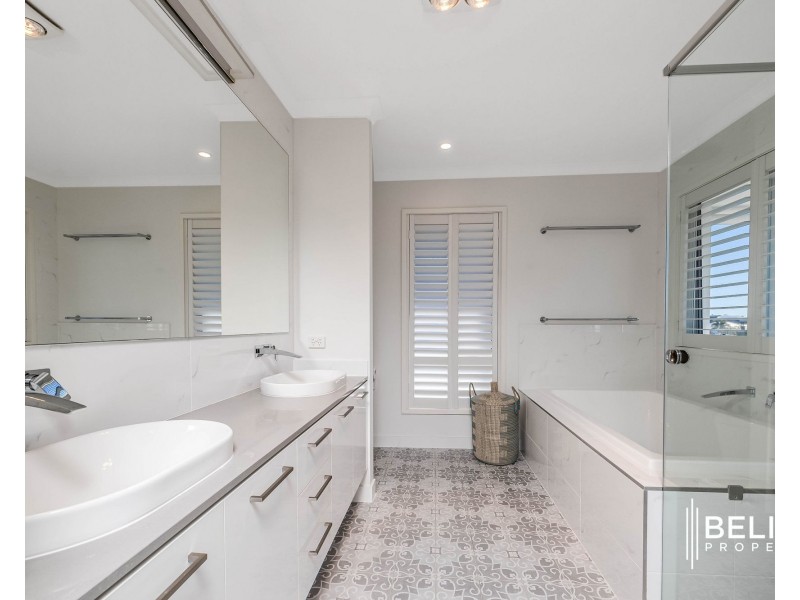 38 Paradise Parade, Jacobs Well QLD 4208