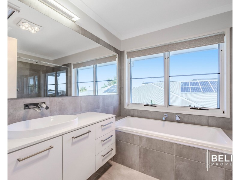 38 Paradise Parade, Jacobs Well QLD 4208