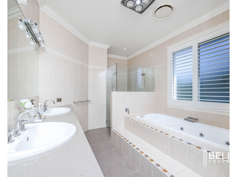 20 Marina Parade, Jacobs Well QLD 4208