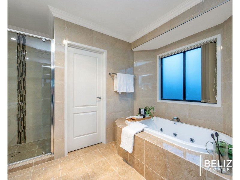 8 Windward Place, Jacobs Well QLD 4208