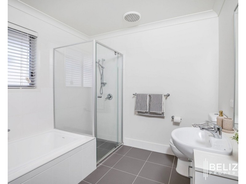 10 Seabright Circuit, Jacobs Well QLD 4208