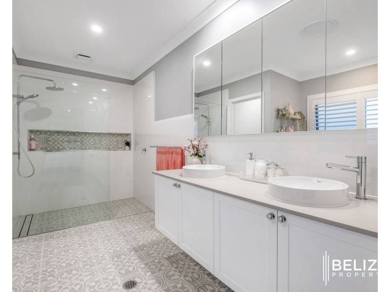 140 Paradise Parade, Jacobs Well QLD 4208