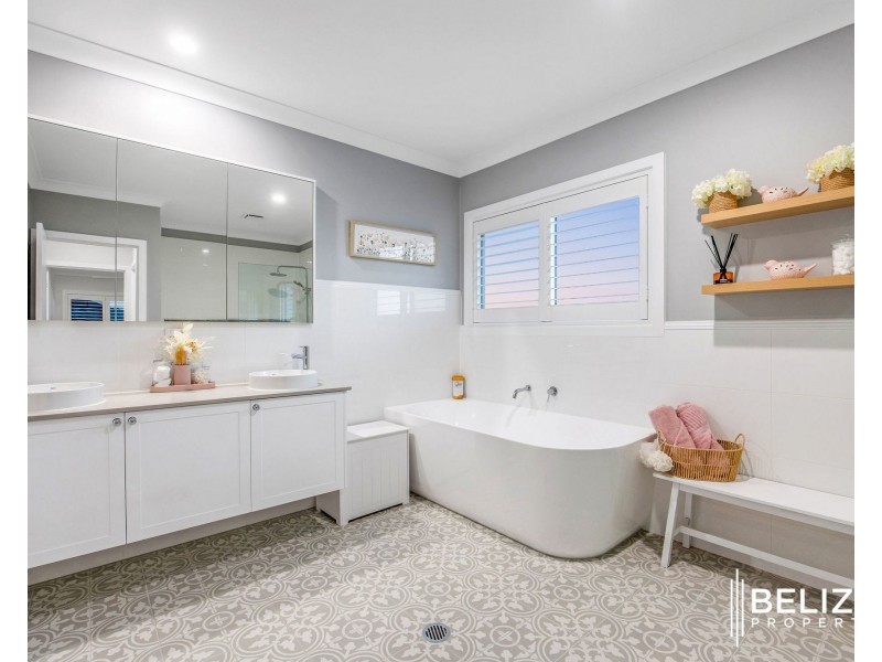 140 Paradise Parade, Jacobs Well QLD 4208