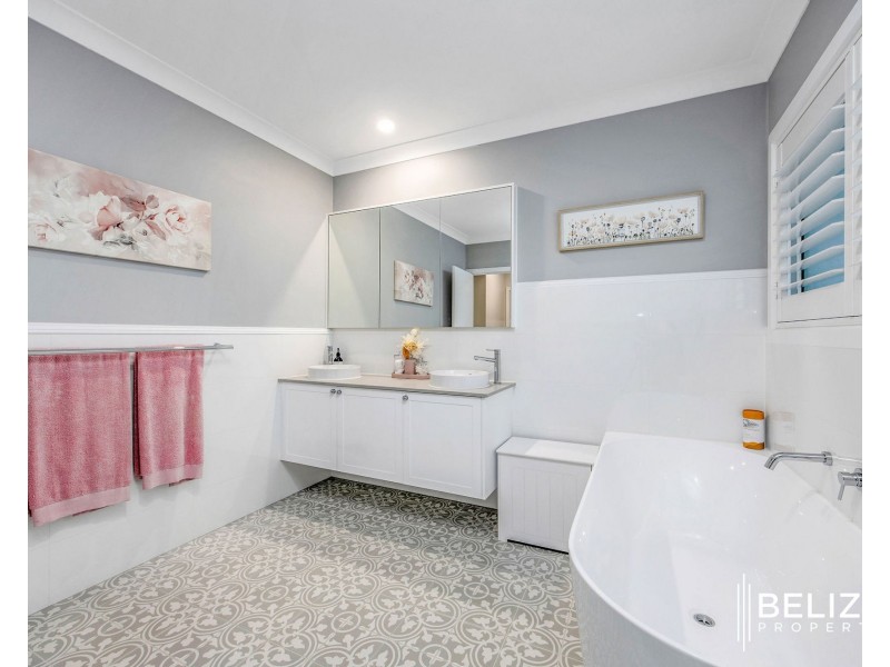 140 Paradise Parade, Jacobs Well QLD 4208