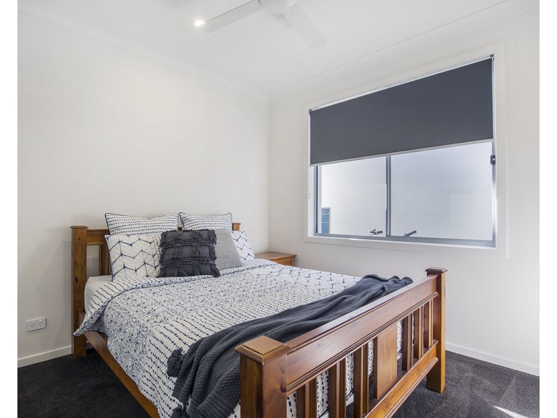 24 Paradise Parade, Jacobs Well QLD 4208