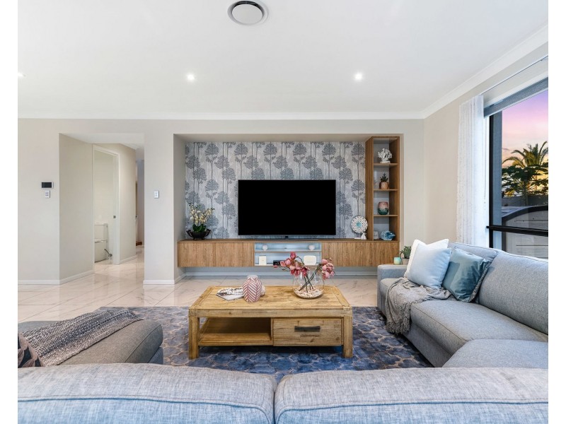 35 Poinciana Place, Jacobs Well QLD 4208