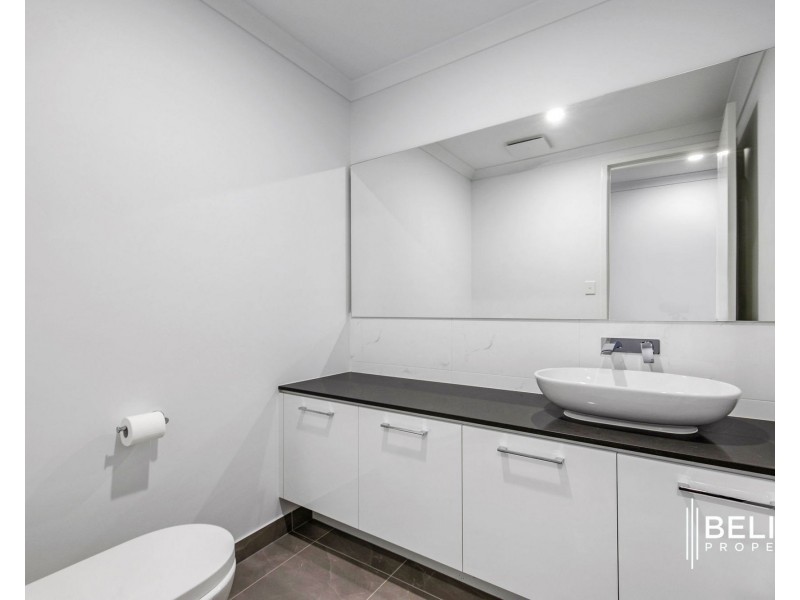 33 Poinciana Place, Jacobs Well QLD 4208