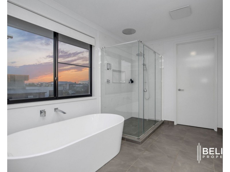 33 Poinciana Place, Jacobs Well QLD 4208