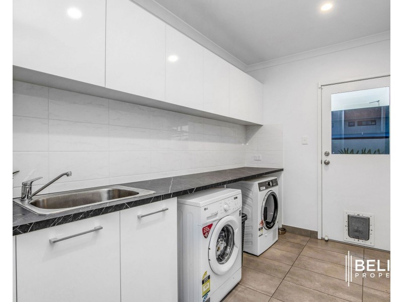 33 Poinciana Place, Jacobs Well QLD 4208