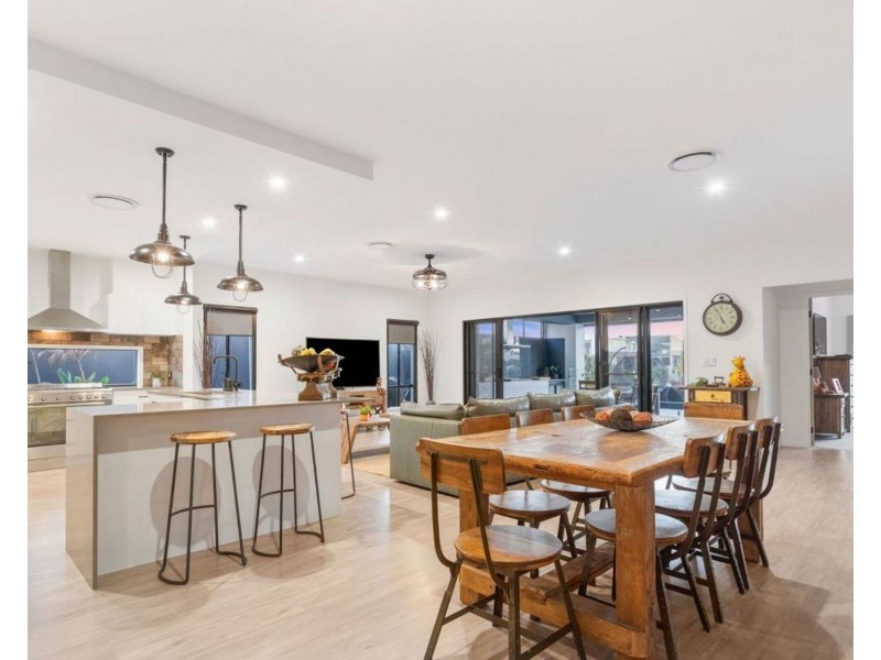 25 Marina Parade, Jacobs Well QLD 4208