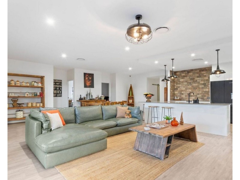 25 Marina Parade, Jacobs Well QLD 4208