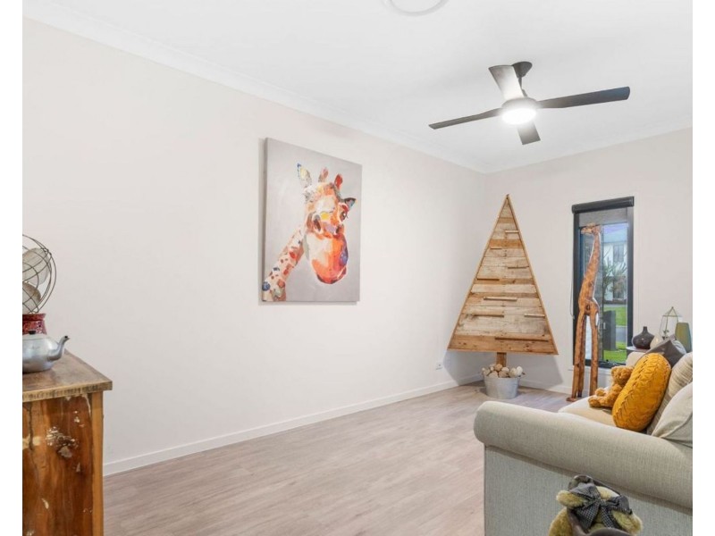 25 Marina Parade, Jacobs Well QLD 4208